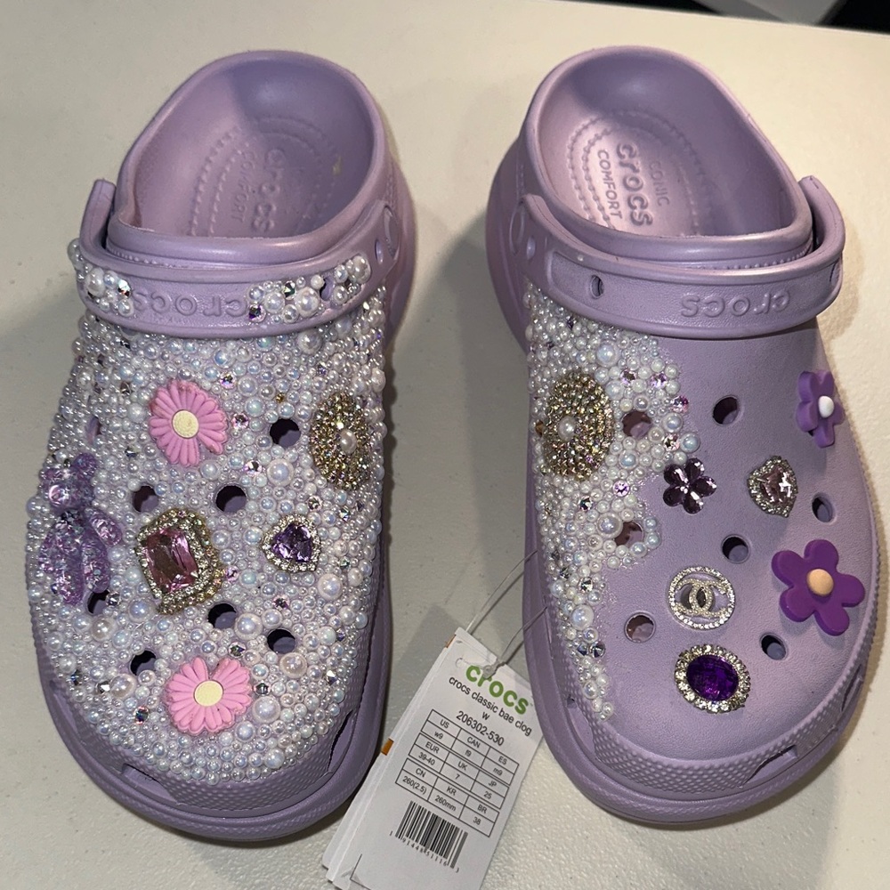 CROCS  Lavender Bejeweled clogs (362)